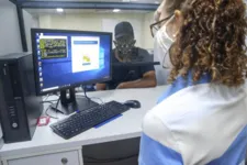 Imagem ilustrativa da notícia Detran vai suspender agendamentos e estuda atendimento em formato drive-thru