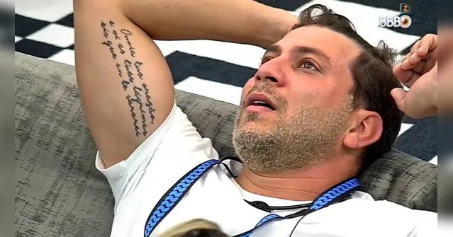 Imagem ilustrativa da notícia BBB21: Caio fratura o pé, ficará com tala e não participará de provas