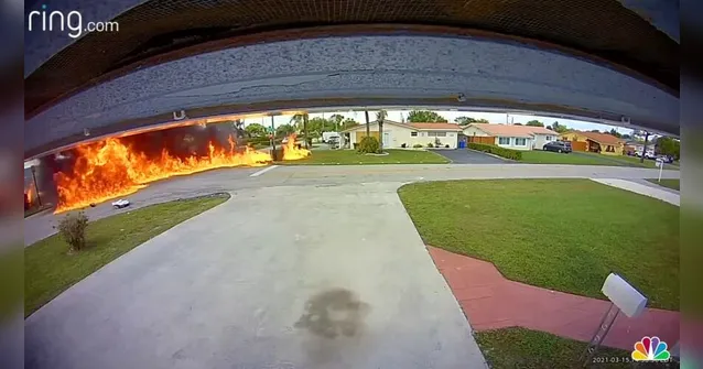 Imagem ilustrativa da notícia Morre criança que estava em carro atingido por avião nos EUA. Veja o vídeo!