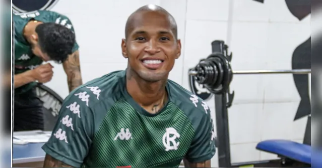 Imagem ilustrativa da notícia Lateral fala sobre correção de erros e jogo contra o CSA