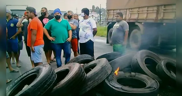 Imagem ilustrativa da notícia Trânsito é liberado após protesto de caminhoneiros e motoristas de aplicativo contra aumento dos combustíveis