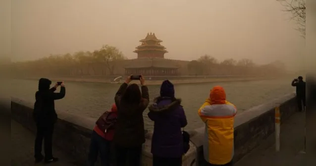 Imagem ilustrativa da notícia China enfrenta a maior tempestade de areia da década 