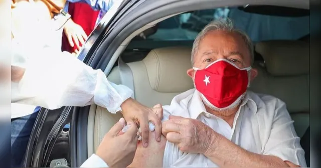 Imagem ilustrativa da notícia Lula toma a 2º dose da vacina contra a Covid-19