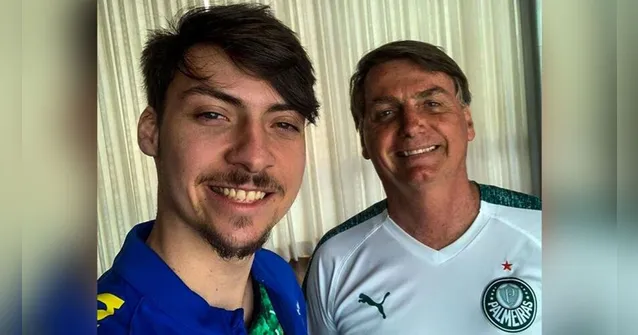 Imagem ilustrativa da notícia Renan Bolsonaro cospe na mãe e comemora dispensa do Exército