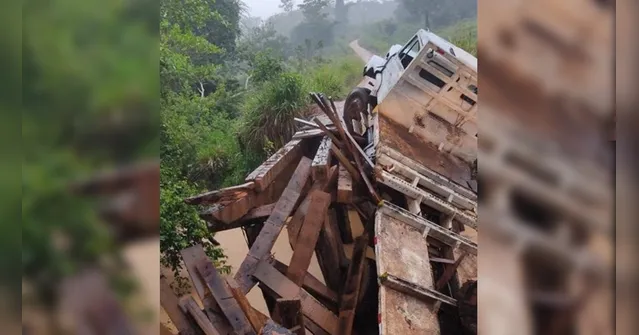 Imagem ilustrativa da notícia Caminhão é 'engolido' após ponte desabar no Pará