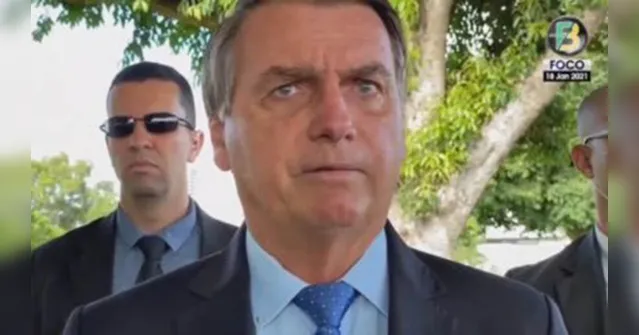 Imagem ilustrativa da notícia Bolsonaro encerra entrevista após pergunta sobre 'rachadinha' de Flávio
