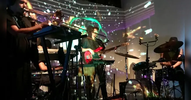 Imagem ilustrativa da notícia Pipo Pegoraro apresenta
álbum instrumental de forma online 