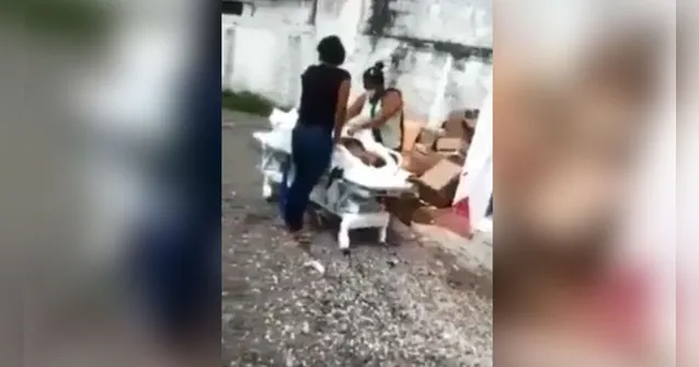 Imagem ilustrativa da notícia Vídeo: família rouba corpo de vítima de Covid-19 de hospital