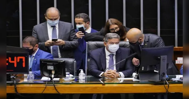 Imagem ilustrativa da notícia Câmara aprova em 2º turno PEC que recria o auxílio emergencial