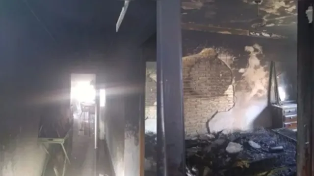 Imagem ilustrativa da notícia Após calote, pedreiro ateia fogo em casa de cliente e acaba preso 