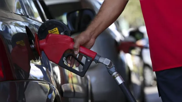 Imagem ilustrativa da notícia Petrobras anuncia sexto aumento no preço da gasolina em 2021