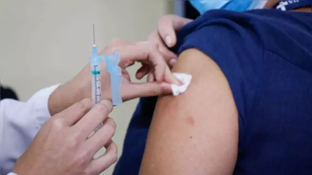 Imagem ilustrativa da notícia Diretor de hospital é suspeito de desviar vacinas para enteados