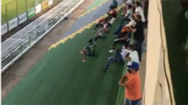 Imagem ilustrativa da notícia Vídeo: público é flagrado em jogo do Parazão. Paragominas nega