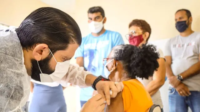Imagem ilustrativa da notícia Mais de 700 idosos foram vacinados no final de semana em Ananindeua