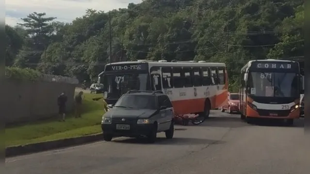 Imagem ilustrativa da notícia Acidente entre ônibus e motocicleta deixa trânsito lento em Belém; veja o vídeo!
