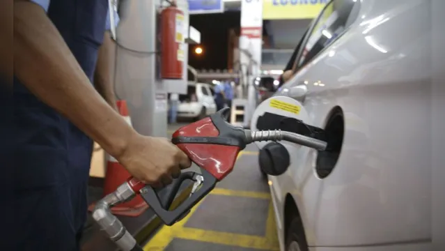 Imagem ilustrativa da notícia Preço dos combustíveis terá de ser mais transparente