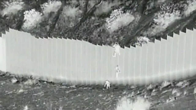 Imagem ilustrativa da notícia Crianças são lançadas por cima de muro na fronteira dos EUA