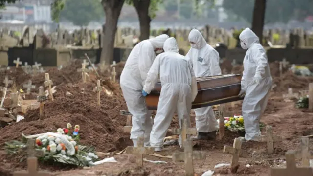 Imagem ilustrativa da notícia Última semana teve mais mortes do que primeiros meses de pandemia no Brasil
