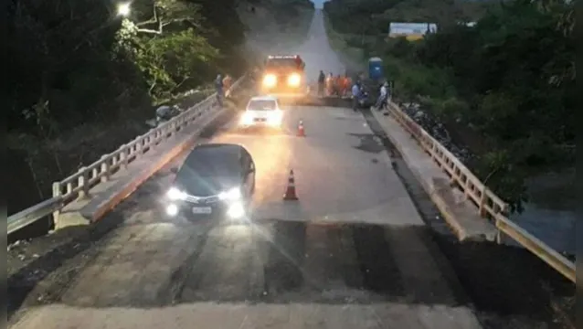 Imagem ilustrativa da notícia Fortes chuvas: equipes recuperam ponte sobre o rio Ipixuna