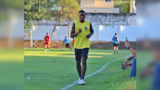 Imagem ilustrativa da notícia Paysandu confirma chegada de meia que atuava no futebol carioca