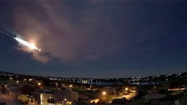 Imagem ilustrativa da notícia Queda de meteoro é novamente registrado no Sul do Brasil, veja o vídeo!