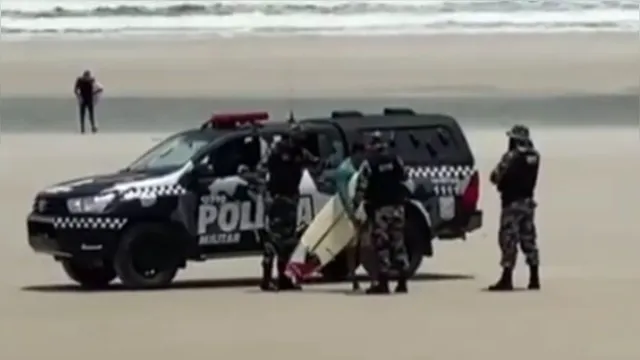 Imagem ilustrativa da notícia Surfista tem prancha retida por policiais em Salinópolis por descumprir medida restritiva. Veja!