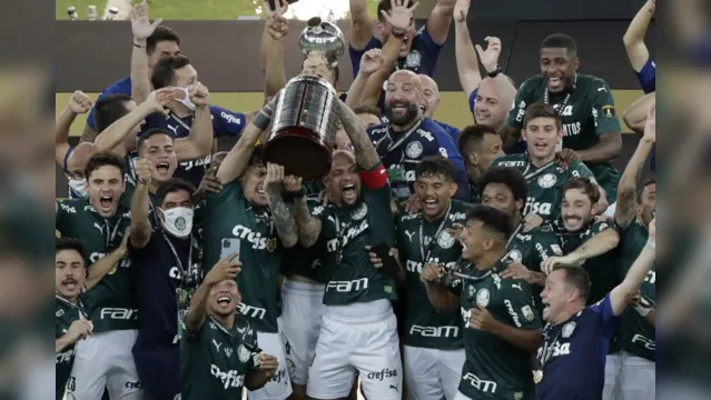 Imagem ilustrativa da notícia Palmeiras acaba temporada com três taças e quase R$ 250 milhões em prêmios