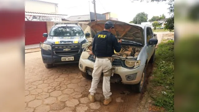 Imagem ilustrativa da notícia PRF recupera caminhonete roubada em Marabá e prende homem por receptação