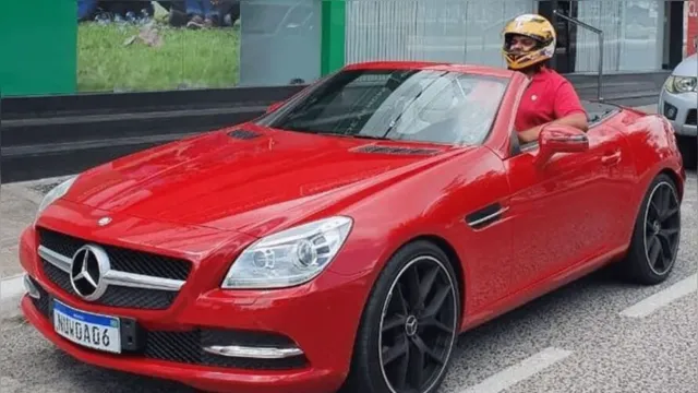 Imagem ilustrativa da notícia Paraibano comprou carro de luxo, não coube no veículo e vídeo viralizou na web