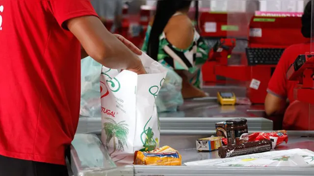 Imagem ilustrativa da notícia MP recomenda aos supermercados que não cobrem pelas sacolas