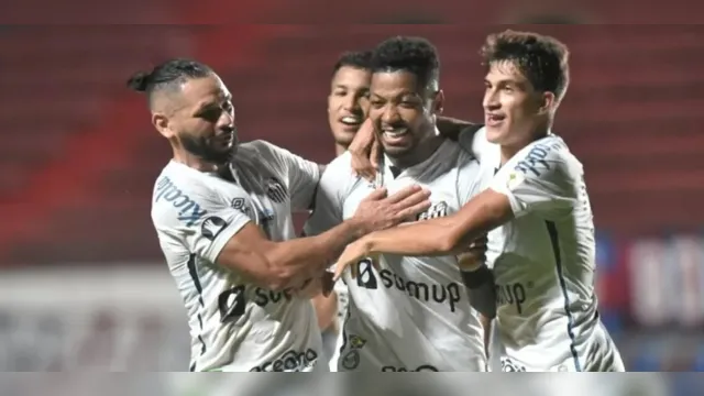 Imagem ilustrativa da notícia Santos vence na Libertadores e está perto da fase de grupos