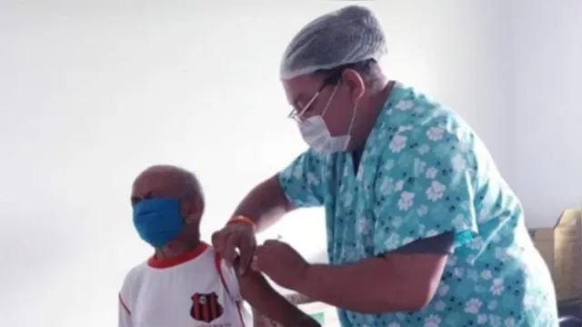 Imagem ilustrativa da notícia Ícone da Rádio Clube, Ventinho toma a vacina contra a covid-19