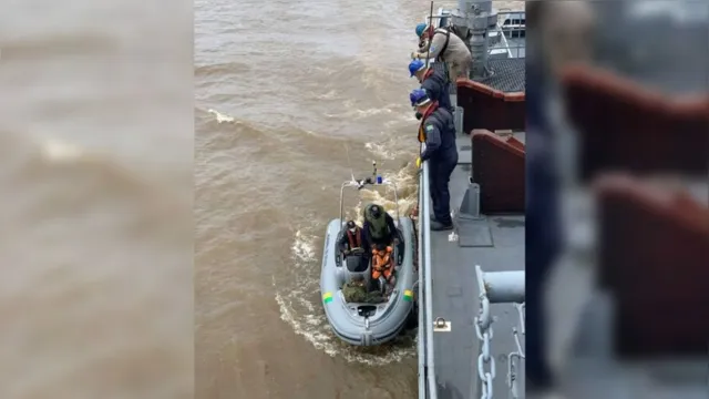 Imagem ilustrativa da notícia Marinha resgata três náufragos próximo à ilha de Cotijuba