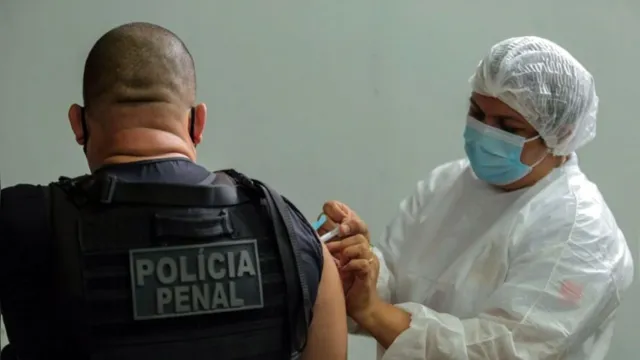 Imagem ilustrativa da notícia Policiais penais no Xingu são vacinados contra Covid-19