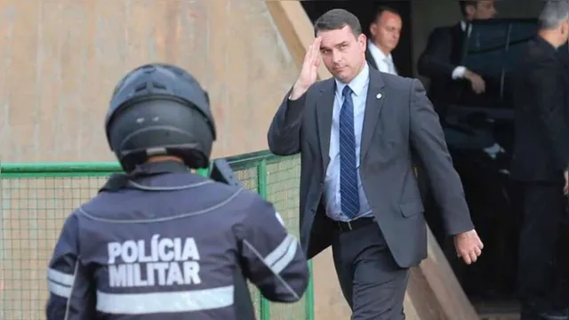 Imagem ilustrativa da notícia Denúncia contra deputado do PSC indica pode complicar Flávio Bolsonaro