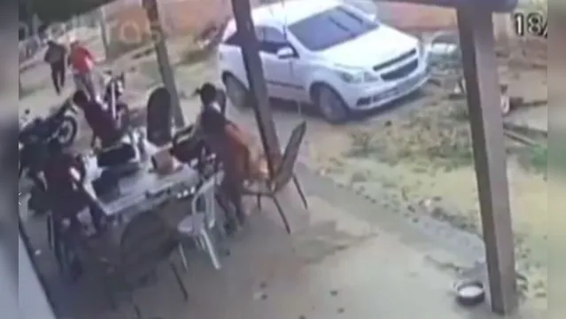 Imagem ilustrativa da notícia Vídeo:
dupla invade casa e mata homem em Itaituba