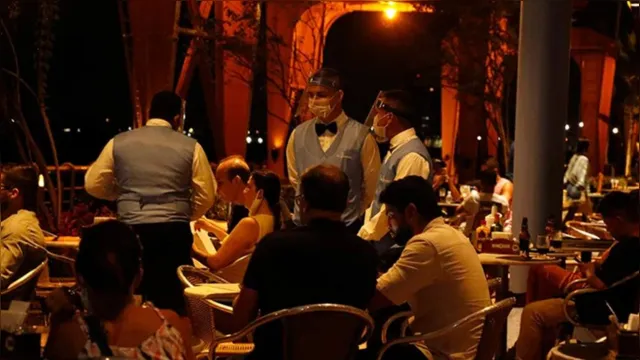 Imagem ilustrativa da notícia Bares seguem fechados e restaurantes terão restrições
