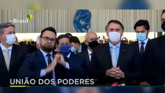 Imagem ilustrativa da notícia Após 300 mil mortes, Bolsonaro anuncia comitê anti-Covid