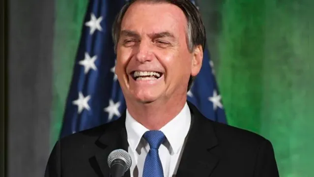Imagem ilustrativa da notícia Bolsonaro diz que governador que adotar lockdown deve pagar auxílio