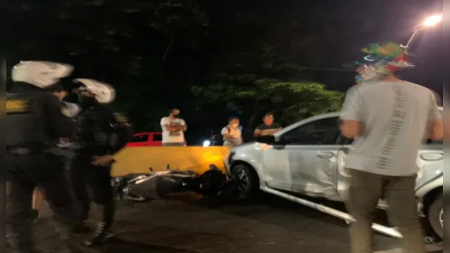 Imagem ilustrativa da notícia Acidente entre carro e moto em elevado deixa trânsito lento na avenida Centenário