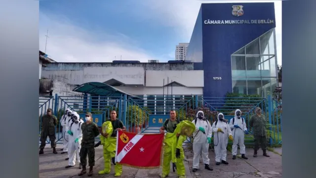 Imagem ilustrativa da notícia Fuzileiros Navais fazem descontaminação contra Covid-19 na Câmara Municipal de Belém