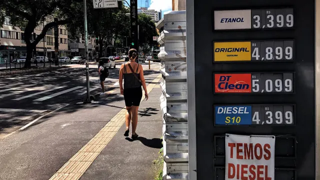 Imagem ilustrativa da notícia Entenda
a isenção de impostos sobre o diesel anunciada por Bolsonaro