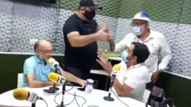 Imagem ilustrativa da notícia Bolsonaristas invadem rádio e ameaçam locutor