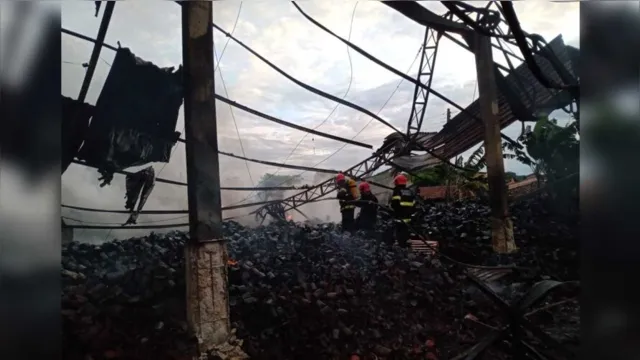 Imagem ilustrativa da notícia Fábrica de tintas em Benevides atingida por incêndio pegou fogo um ano atrás