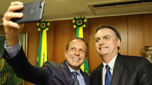 Imagem ilustrativa da notícia Doria diz que vai vacinar Bolsonaro com a antirrábica 