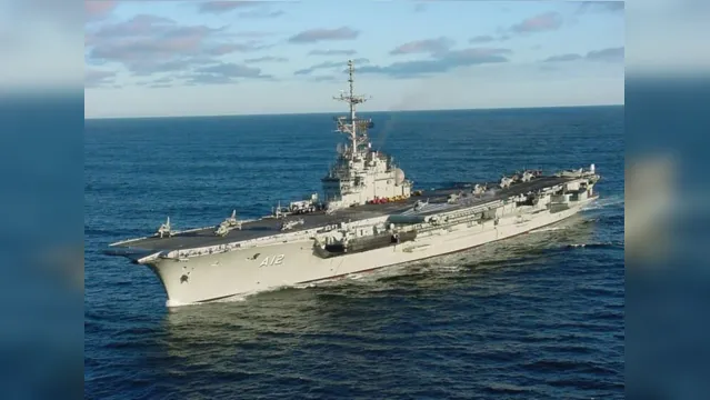 Imagem ilustrativa da notícia Marinha vende porta-aviões a preço de carro para virar sucata