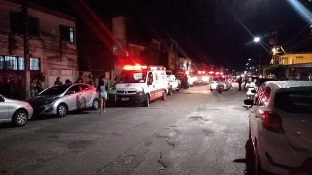 Imagem ilustrativa da notícia Vídeo: homem
faz familiares reféns no bairro da Pedreira