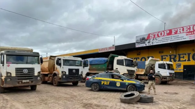 Imagem ilustrativa da notícia PRF apreende caminhões que transportavam minério ilegal