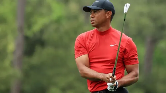Imagem ilustrativa da notícia Maior golfista do mundo, Tiger Woods sofre grave acidente nos EUA. Veja o vídeo!