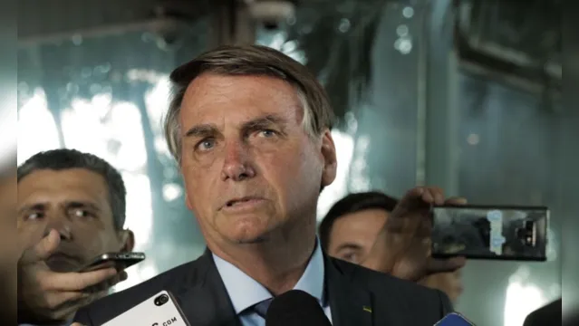 Imagem ilustrativa da notícia Bolsonaro volta atrás e decide se vacinar contra a covid-19